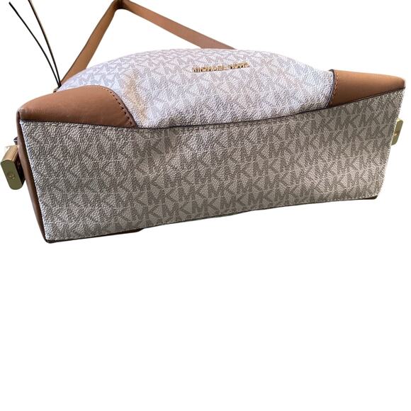 MICHAEL KORS Pocketbook Crosby Medium Signature Logo Print Messenger Bag Cream - Picture 11 of 11